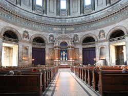 Interior de la Iglesia de Mármol
